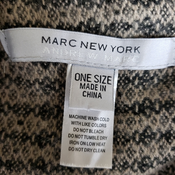 Andrew Marc NY Vest Wrap - Picture 4 of 7